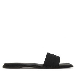 Klapki Calvin Klein. Czarne klapki Calvin Klein, bez wzorów, bez obcasa. Za 199.99 zł.