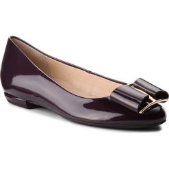 Baleriny HÖGL - 6-101085 Darkplum 8100. Czerwone baleriny Högl, bez wzorów, z lakierowanej skóry, bez obcasa. W wyprzedaży za 379.00 zł.