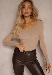 Ciemnobeżowy Sweter o Klasycznym Fasonie w Drobne Prążki Vorida. Brązowe swetry Renee, s, bez wzorów, z jeansu, bez ramiączek. Za 39.99 zł.