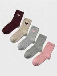 Długie skarpetki z sercem 5 pack - wielobarwny. Skarpety Sinsay, bez wzorów. Za 17.99 zł.