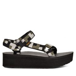 Sandały Teva. Czarne sandały Teva, bez wzorów, bez obcasa, na koturnie, bez zapięcia. Za 299.99 zł.