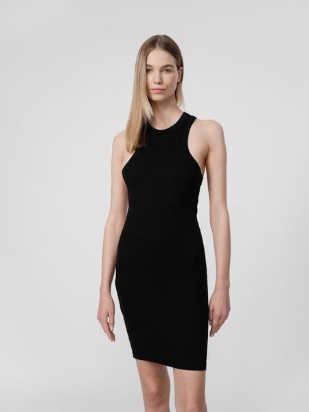 4F Sukienka na ramiączkach z prążkowanej dzianiny damska S. Czarne sukienki 4f, na co dzień, s, bez wzorów, z dzianiny, bez kołnierzyka, bez ramiączek, dopasowane. W wyprzedaży za 9.99 zł.