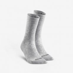 Skarpety turystyczne Quechua SH100 Mid. Szare skarpety QUECHUA, bez wzorów, z elastanu. Za 39.99 zł.