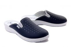 INBLU 50-34 004 granatowy, klapki damskie. Niebieskie klapki Inblu, bez wzorów, bez obcasa, na koturnie. Za 79.99 zł.