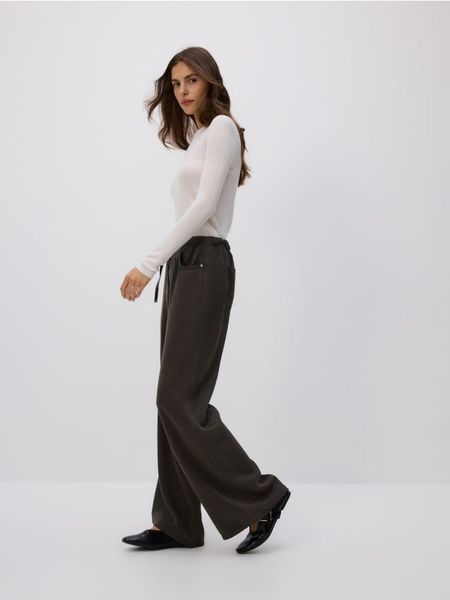 Jeansy wide leg z lyocellu - dark grey jeans. Szare jeansy Reserved, bez wzorów. W wyprzedaży za 39.99 zł.