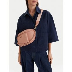 Torebka MEXX. Czerwone listonoszki Mexx, bez wzorów, bez dodatków. Za 169.99 zł.