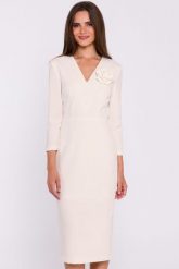 Elegancka sukienka ołówkowa z dekoltem V kremowa. Białe sukienki Stylove, na co dzień, m, bez wzorów, z elastanu, eleganckie, bez kołnierzyka, bez ramiączek, midi, dopasowane. Za 399.00 zł.
