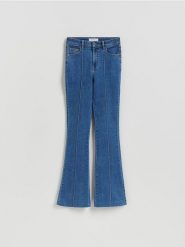 Jeansy flare z przeszyciem - niebieski. Niebieskie jeansy Reserved, bez wzorów. Za 159.99 zł.