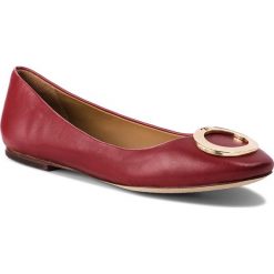Baleriny TORY BURCH - Caterina Ballet Flat 51672 Dark Redstone 601. Czerwone baleriny Tory Burch, bez wzorów, ze skóry, bez obcasa. W wyprzedaży za 609.00 zł.