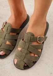 Zielone Klapki z Paskami w Stylu Gladiatorek z Klamerką Lorianatea. Zielone klapki Born2be, bez wzorów, z jeansu, bez obcasa, na płaskiej podeszwie. Za 64.99 zł.