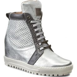 Sneakersy EKSBUT - 76-4129-369/F97/F94 Srebro Licowa. Szare botki Eksbut, ze skóry, bez obcasa, na obcasie, bez zapięcia. W wyprzedaży za 209.00 zł.