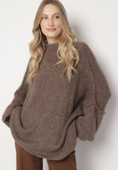 Jasnobrązowy Golf z Wełną o Kroju Oversize z Obniżoną Linią Ramion Lilenae. Brązowe golfy Born2be, bez wzorów, z jeansu, bez ramiączek. Za 159.99 zł.