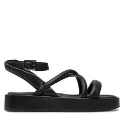 Sandały Clarks. Czarne sandały Clarks, bez wzorów, bez obcasa, na płaskiej podeszwie, bez zapięcia. Za 449.99 zł.