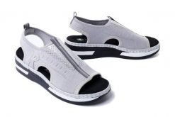 RIEKER V59B5-90 metallic, sandały damskie. Szare sandały Rieker, bez wzorów, bez obcasa, na koturnie, bez zapięcia. Za 271.92 zł.