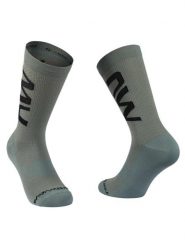 Skarpety rowerowe NORTHWAVE Extreme Air Sock. Zielone skarpety Northwave, w ażurowe wzory, z dzianiny. Za 39.00 zł.