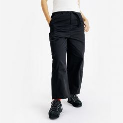 Spodnie 7/8 damskie. Czarne spodnie dresowe DECATHLON, l, bez wzorów, z bawełny, trekkingowe. Za 159.99 zł.