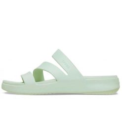 Klapki Crocs Getaway Strappy W Damskie. Zielone klapki Crocs, bez wzorów, bez obcasa. Za 174.75 zł.