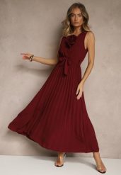Bordowa Koktajlowa Sukienka Plisowana z Kwiatową Broszką Paskiem i Gumką w Talii Viknna. Czerwone sukienki Renee, na imprezę, l, bez wzorów, z materiału, eleganckie, bez kołnierzyka, bez ramiączek, maxi, plisowane. Za 79.99 zł.