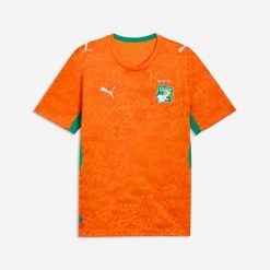 Koszulka replika Puma Wybrzeże Kości Słoniowej Mistrzostwa Świata 2026 domowa. Białe bluzki DECATHLON, m, bez wzorów, sportowe, bez kołnierzyka, bez ramiączek. Za 449.99 zł.