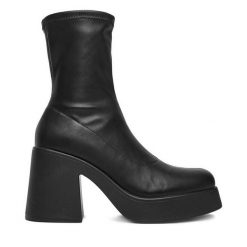 Botki DeeZee. Czarne botki DeeZee, bez wzorów, bez obcasa, na słupku, bez zapięcia. Za 219.99 zł.
