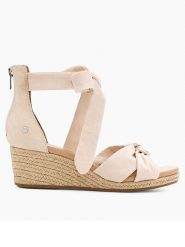 UGG Sandały "Yarrow" w kolorze beżowym na koturnie rozmiar: 38. Brązowe sandały UGG, bez wzorów, z otwartym noskiem, bez obcasa, na koturnie, bez zapięcia. Za 427.95 zł.