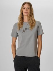 4F T-shirt loose z nadrukiem damski - szary XS. Szare t-shirty 4f, m, bez wzorów, z bawełny, bez kołnierzyka, bez ramiączek. Za 79.99 zł.