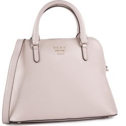 Torebka DKNY - Whitney-Lg Dome Satc R91DHA95 Iconic Blush 3IB. Czerwone torebki klasyczne DKNY, bez wzorów, ze skóry, bez dodatków. W wyprzedaży za 589.00 zł.