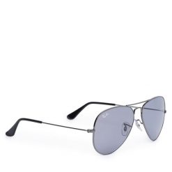 Okulary przeciwsłoneczne Ray-Ban. Czarne okulary przeciwsłoneczne Ray-Ban, bez wzorów. Za 724.99 zł.