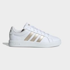 Sneakersy damskie ADIDAS Grand Court Base 3.0. Białe obuwie sportowe Adidas, z kauczuku, bez zapięcia. Za 249.99 zł.