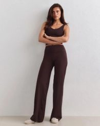 Damskie legginsy z prostą nogawką, dłuższe Sense czekoladowe. Brązowe legginsy AIM'N, s, bez wzorów, z elastanu, z podwyższonym stanem, długie. Za 349.00 zł.