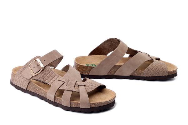 DR. BRINKMANN 701006-08 taupe, klapki damskie. Brązowe klapki Dr. Brinkmann, bez wzorów, ze skóry, bez obcasa. Za 289.90 zł.