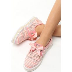 Różowe Espadryle Americanos. Czerwone espadryle Born2be, bez wzorów, ze skóry, bez obcasa, na platformie, bez zapięcia. Za 29.99 zł.