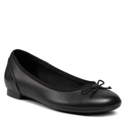 Baleriny Clarks. Czarne baleriny Clarks, bez wzorów, bez obcasa. Za 199.99 zł.