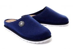 DR. BRINKMANN 320048-05 blau, kapcie/klapki damskie. Niebieskie obuwie domowe Dr. Brinkmann, bez wzorów, z materiału, bez zapięcia. Za 159.90 zł.