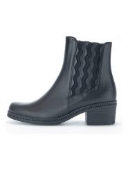 Gabor Skórzane botki w kolorze czarnym rozmiar: 38. Czarne botki Gabor, bez wzorów, bez obcasa, bez zapięcia. Za 203.68 zł.