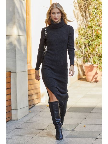 Milan Kiss Sukienka w kolorze antracytowym rozmiar: L. Czarne sukienki Milan Kiss, na co dzień, l, bez wzorów, bez kołnierzyka, bez ramiączek, midi, proste. Za 87.40 zł.