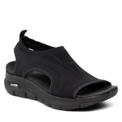 Sandały Skechers. Czarne sandały Skechers, bez wzorów, bez obcasa, na płaskiej podeszwie, bez zapięcia. Za 239.99 zł.