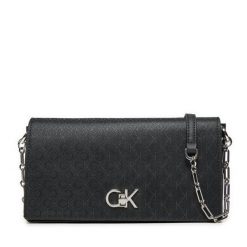Torebka Calvin Klein. Czarne listonoszki Calvin Klein, bez wzorów, bez dodatków. Za 279.99 zł.