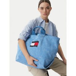 Torebka Tommy Jeans. Niebieskie shopper Tommy Jeans, bez wzorów, z jeansu, bez dodatków. Za 296.99 zł.