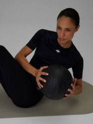 4F Koszulka treningowa slim szybkoschnąca damska - czarna M. Czarne koszulki sportowe 4f, bez wzorów, ze skóry, bez ramiączek, na fitness i siłownię. Za 99.99 zł.