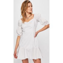 Glamorous - Sukienka. Białe sukienki Glamorous, na co dzień, l, bez wzorów, z bawełny, casualowe, bez kołnierzyka, bez ramiączek, mini, proste. W wyprzedaży za 139.90 zł.