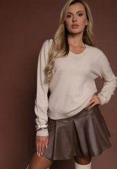 Beżowy Sweter z Wełną i Wiskozą z Trójkątnym Dekoltem Kaitte. Brązowe swetry Renee, bez wzorów, z jeansu, bez ramiączek. Za 109.99 zł.
