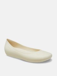 Crocs Baleriny "Brooklyn" w kolorze kremowym rozmiar: 38/39. Brązowe baleriny Crocs, bez wzorów, bez obcasa. Za 136.45 zł.