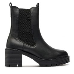 Botki Refresh. Czarne botki Refresh, bez wzorów, bez obcasa, na słupku, bez zapięcia. Za 339.99 zł.