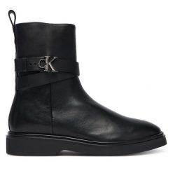 Botki Calvin Klein. Czarne botki Calvin Klein, bez wzorów, bez obcasa, na płaskiej podeszwie, bez zapięcia. Za 799.99 zł.