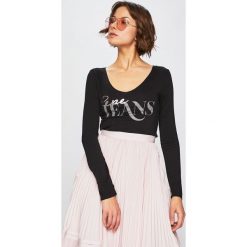 Pepe Jeans - Bluzka Carrie. Czarne bluzki Pepe Jeans, s, bez wzorów, z dzianiny, casualowe, bez kołnierzyka, bez ramiączek. W wyprzedaży za 99.90 zł.