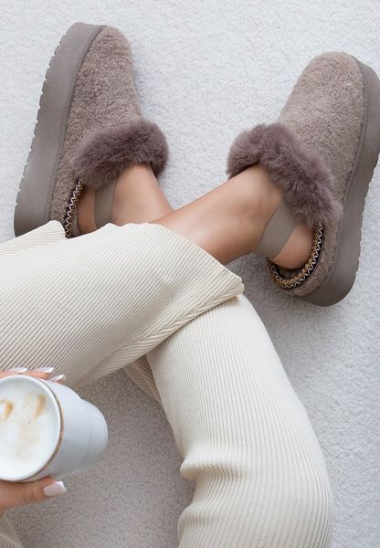 Ciemnobeżowe Futerkowe Śniegowce na Grubej Podeszwie z Gumką na Pięcie Sosena. Brązowe trapery i śniegowce Renee. Za 84.99 zł.