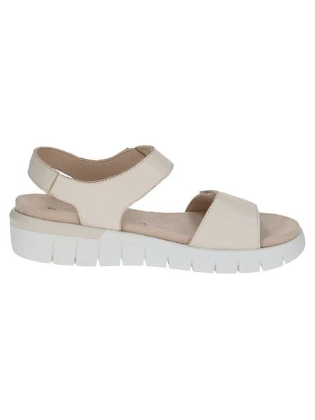 Caprice Skórzane sandały "Babette" w kolorze beżowym rozmiar: 39. Brązowe sandały Caprice, bez wzorów, klasyczne, z otwartym noskiem, bez obcasa, bez zapięcia. Za 157.35 zł.