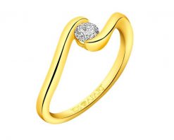 Pierścionek z żółtego złota z brylantem - 0,23 ct - próba 750. Żółte pierścionki Apart, z brylantem, złote. Za 7,990.00 zł.