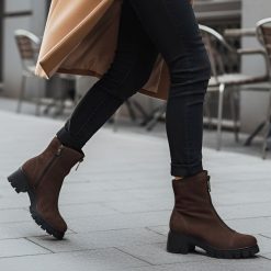 Botki damskie Armodo, filc w środku z zapięciem na suwak i na wygodnym klocku, brązowe, 3264A-W. Brązowe botki Armodo, bez wzorów, z jeansu, bez obcasa, na obcasie, bez zapięcia. Za 450.99 zł.